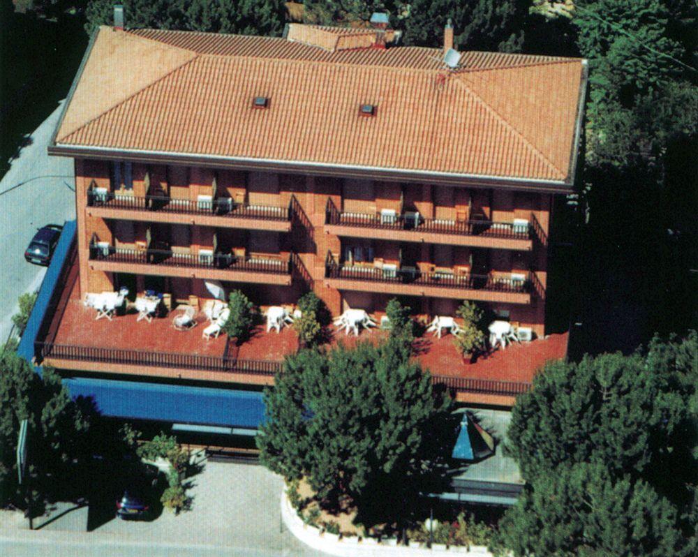 Hotel La Vela Passignano sul Trasimeno Buitenkant foto